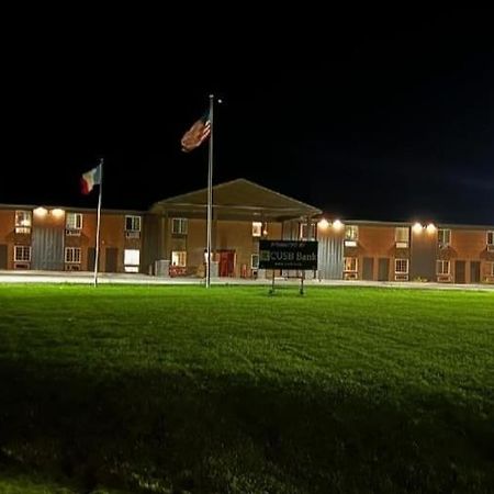 Red Fox Inn And Suites Waverly Exterior photo